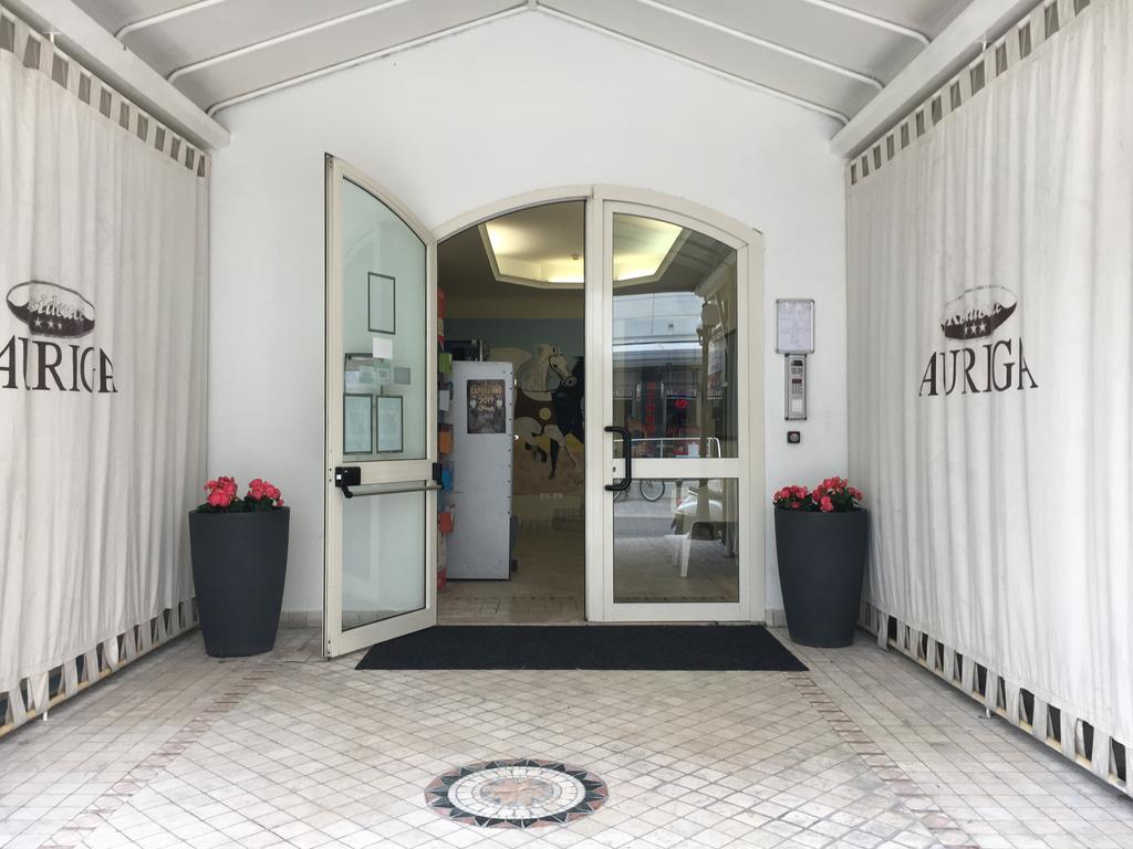 Residence Auriga Римини Екстериор снимка