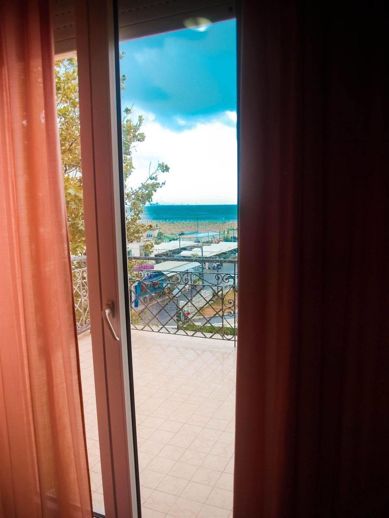 Residence Auriga Римини Екстериор снимка